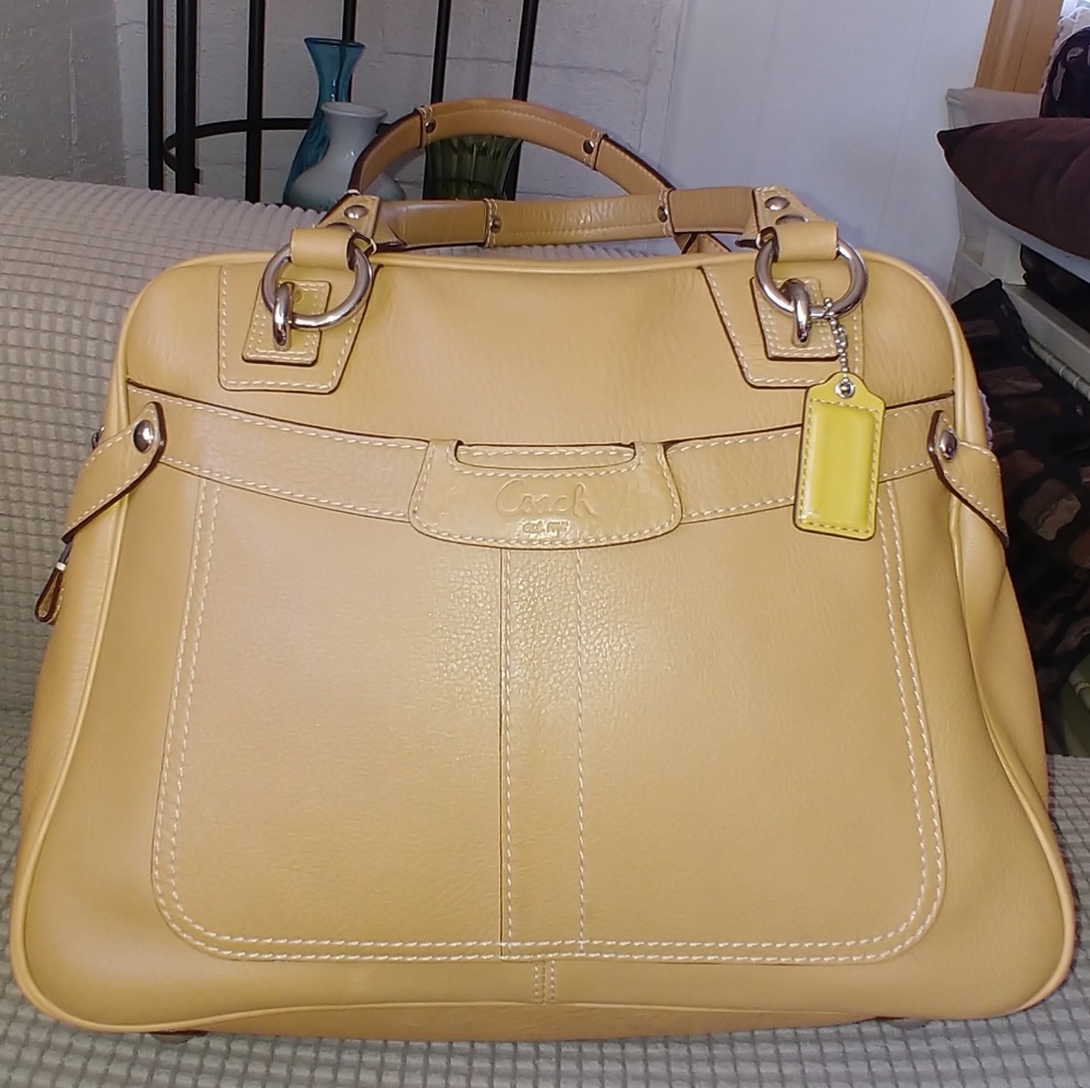 Beautiful Large Coach Cream Leather Color Satchel Shoulder Bag.
